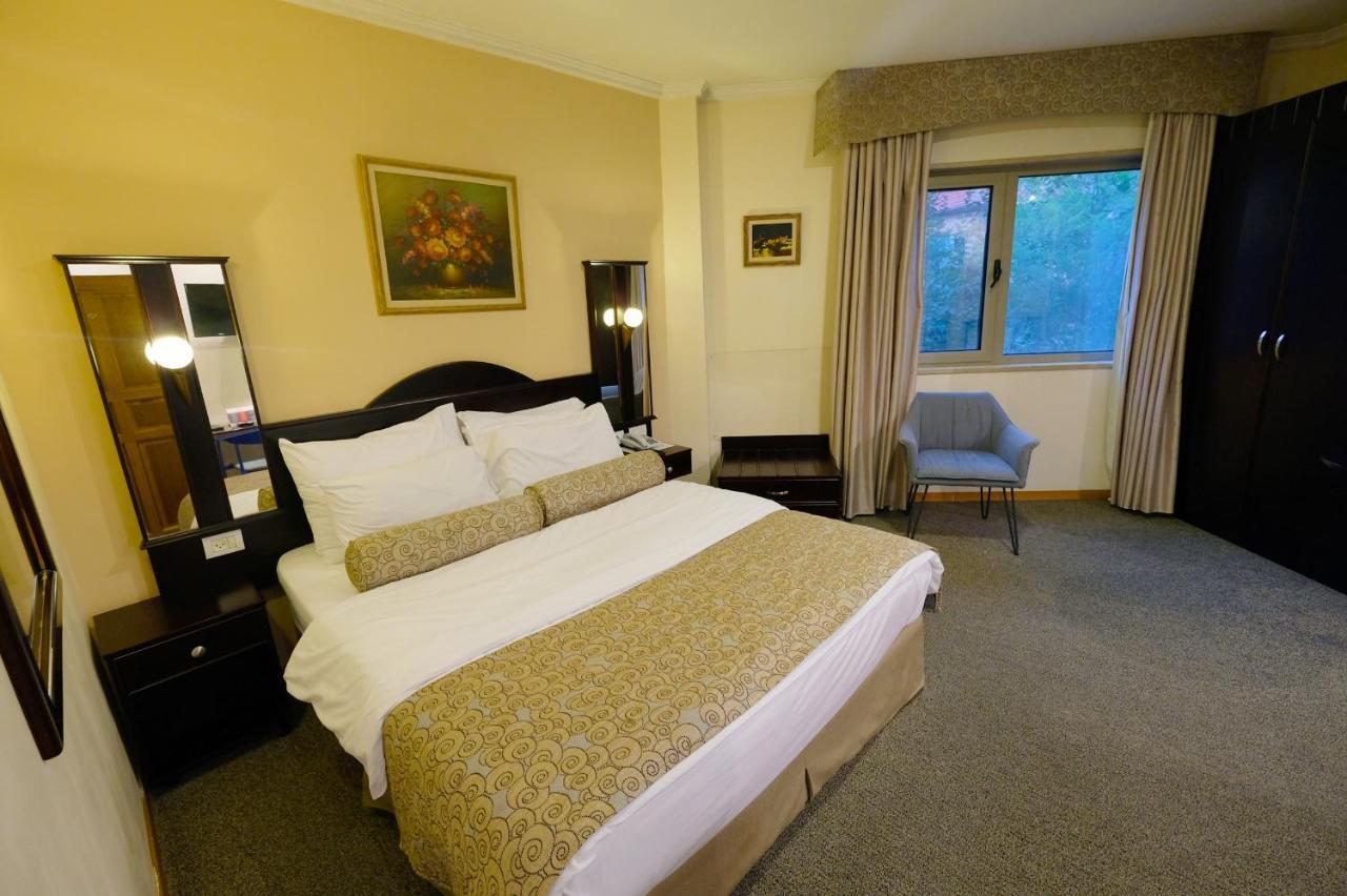 Royal Court Hotel ラマッラ エクステリア 写真